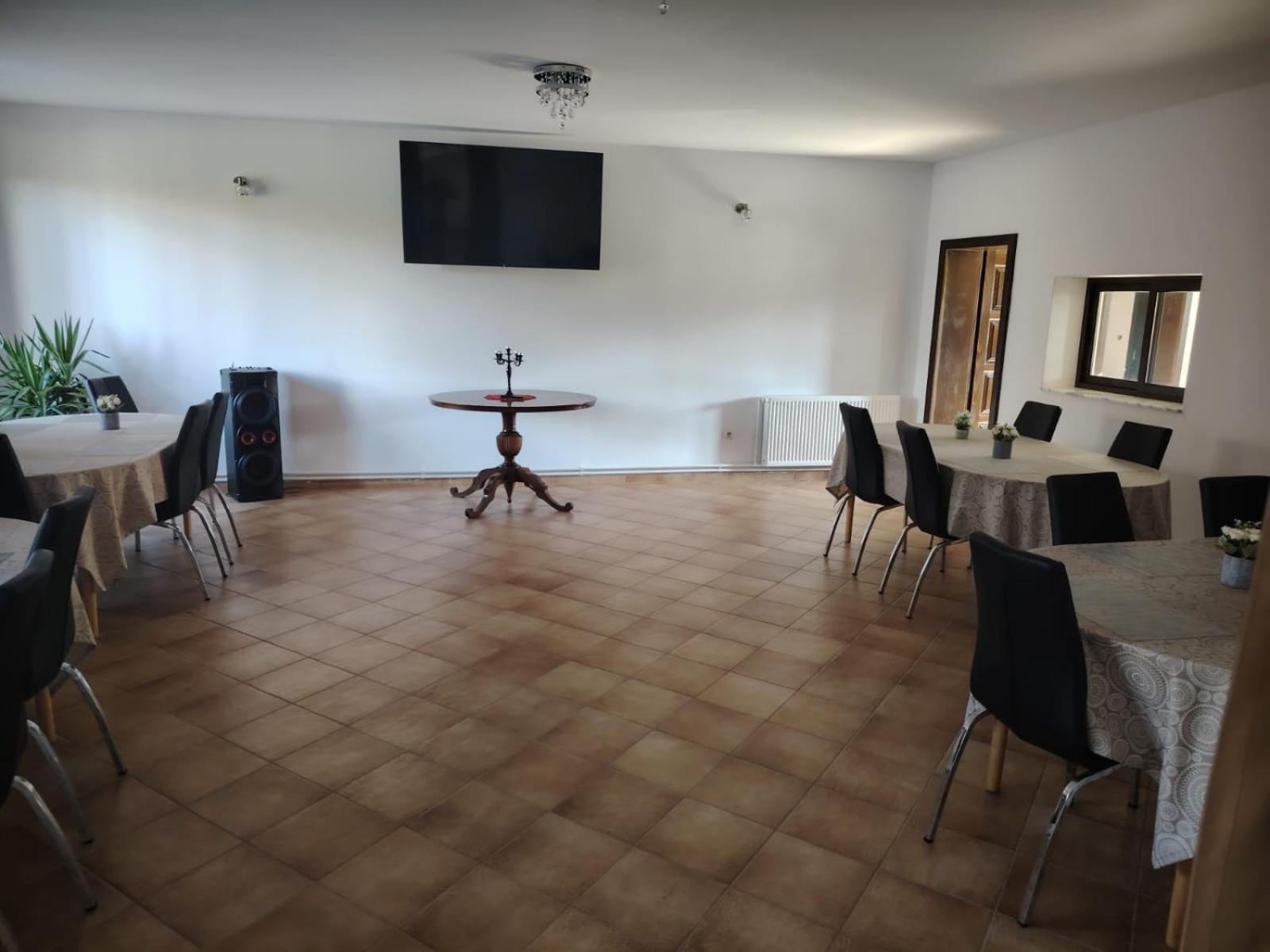 Pensiunea Floro Întorsura Buzăului Exterior foto